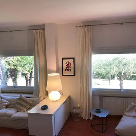 Gal Charmante Cefalu