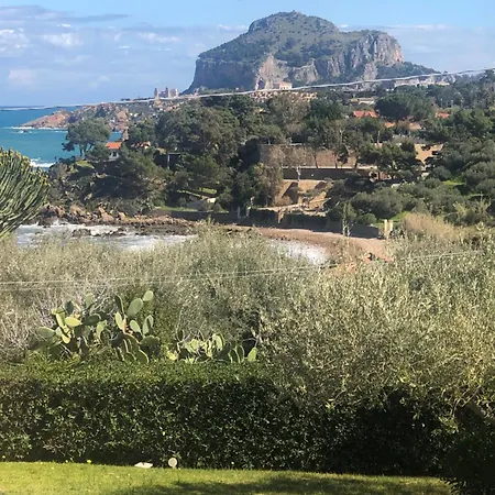 Gal Charmante Cefalu